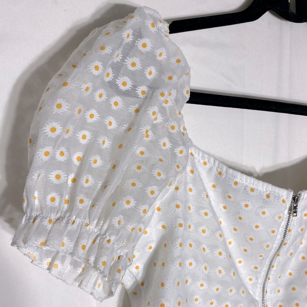 5/$25 SHEIN White Daisy Print Puff Sleeve Smocked Cropped Blouse L - Picture 12 of 16